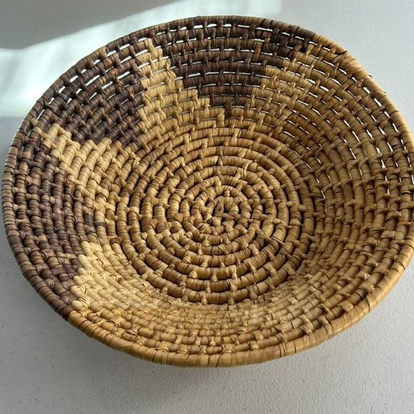 Native American Southwestern Shallow Coil Raffia Woven Basket 12" - Picture 4 of 8
